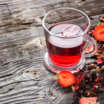 tisane fraisier tasse de thé feuille fruit