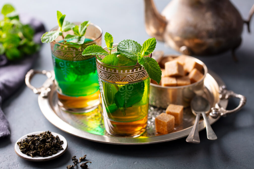 tisane menthe tasse de thé infusion feuilles