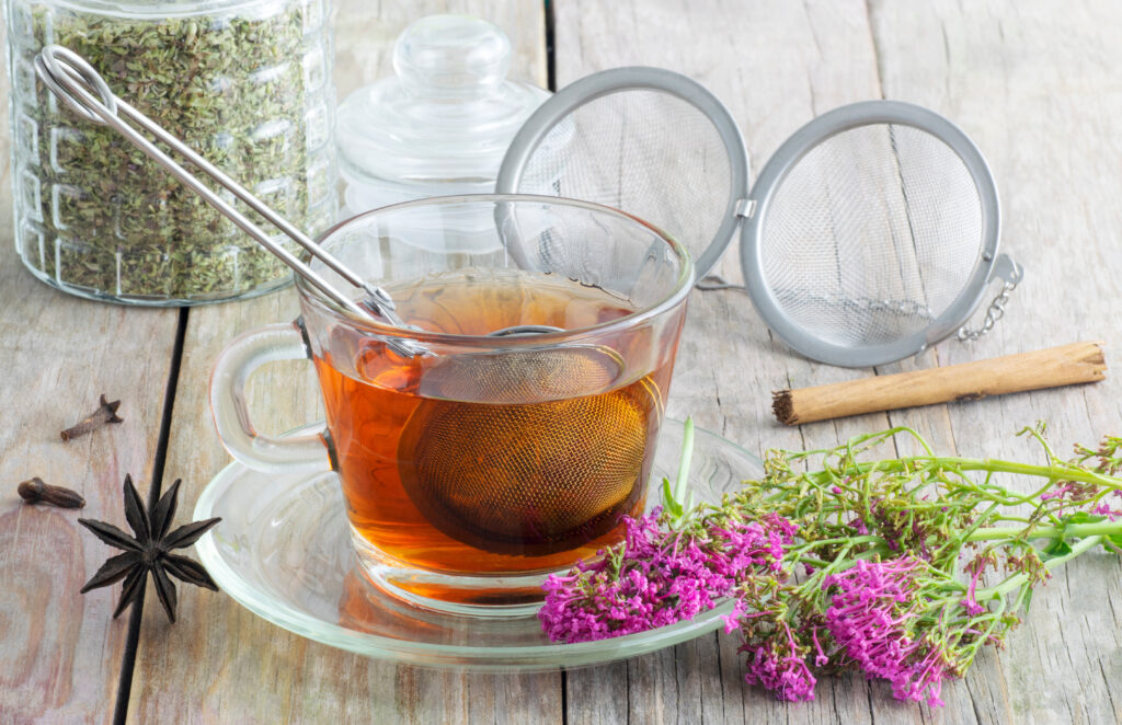 tisane valériane tasse de thé fleurs